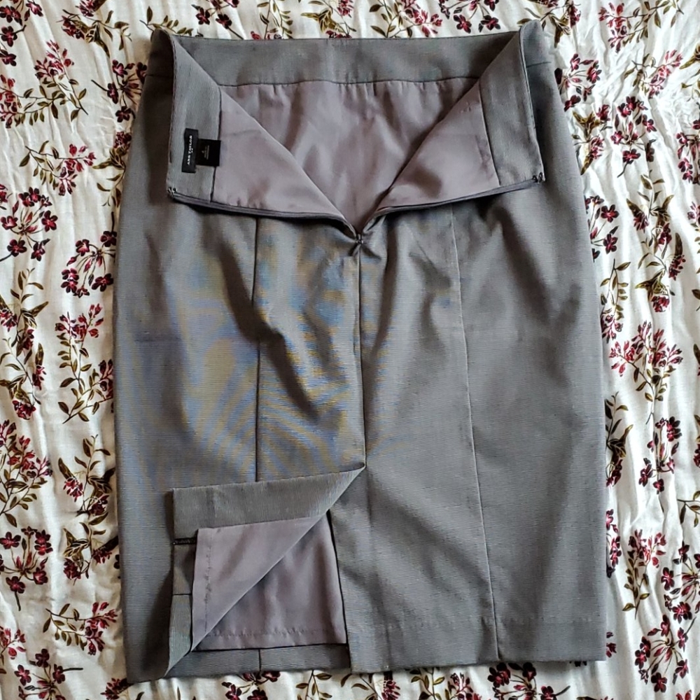 NWOT Ann Taylor Grey Pencil Skirt - Picture 2 of 3